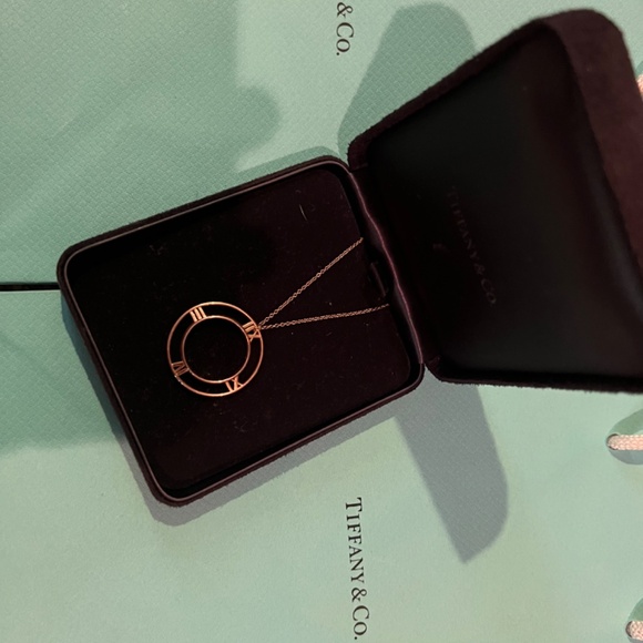 TIFFANY 18K Yellow Gold Large Atlas Open Pendant Necklace - Picture 3 of 3